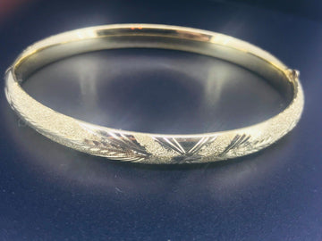 14ct Gold Bangle 1097