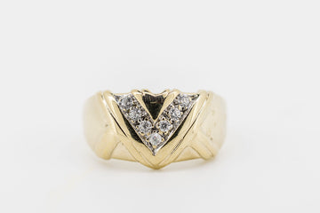 9CT GOLD AND DIAMOND DRESS RING