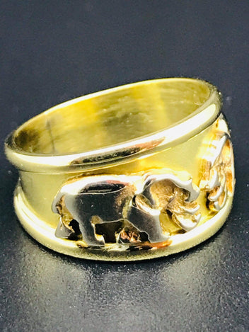 18ct Gold Ring with two Elephant Pattern 1130