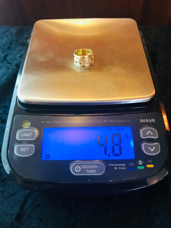 18ct Gold Ring with two Elephant Pattern 1130