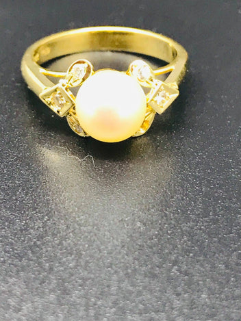 18ct Gold Diamond and Pearl Ring 1178