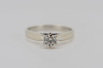 18ct Elegant White Gold Diamond Ring