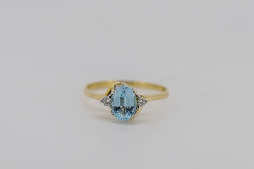 18CT YELLOW GOLD DIAMOND AND TOPAZ RING