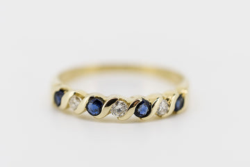 18CT YELLOW GOLD AND BLUE SAPPHIRE AND DIAMOND RING