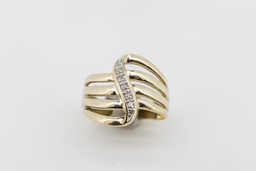 9CT GOLD DIAMOND RING