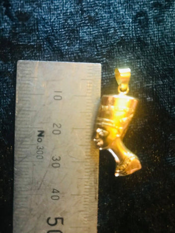 18ct gold Nefertiti Egyptian pendant.