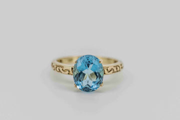 9ct gold and blue topaz ring