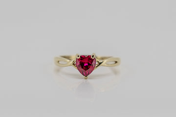 9CT GOLD RING WITH LOVE HEART SYNTHETIC RUBY #25948