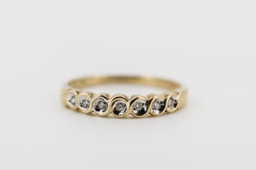 9CT gold and CZ ring