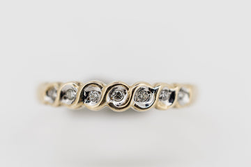 9CT gold and CZ ring