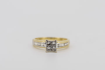 Excellent 18ct Yellow Gold and Diamond Ring