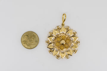 21ct yellow gold floral pendant