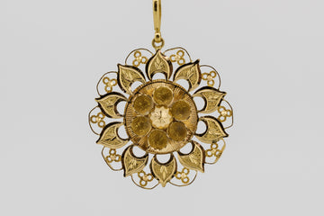 21ct yellow gold floral pendant