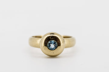 9CT GOLD RING WITH BLUE IMITATION STONE