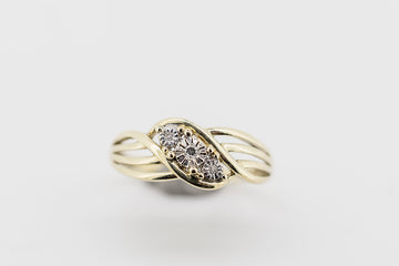 9CT GOLD DIAMOND RING