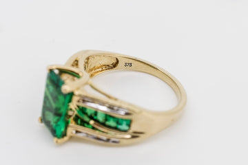 9CT gold synthetic emerald a diamond ring