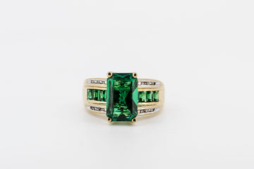 9CT gold synthetic emerald a diamond ring