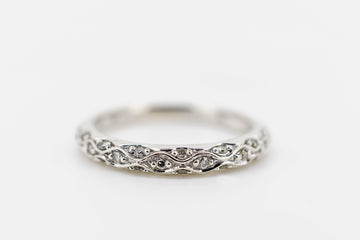 9CT WHITE GOLD AND DIAMOND RING