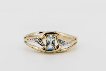 9CT GOLD AND TOPAZ RING