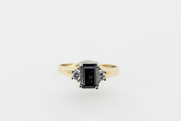 18CT GOLD SAPPHIRE AND DIAMOND RING