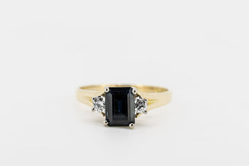 18CT GOLD SAPPHIRE AND DIAMOND RING