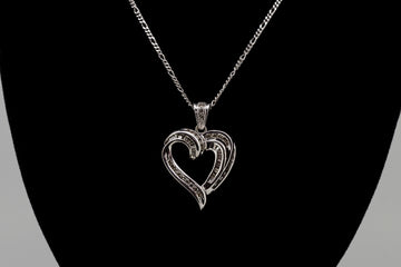 9CT WHITE GOLD HEART PENDANT AND CHAIN