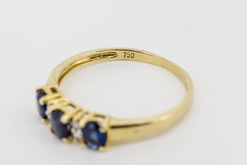 18CT GOLD SAPPHIRE AND DIAMOND RING