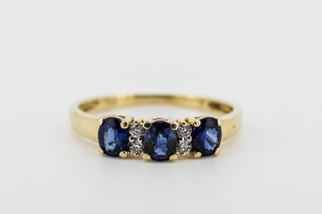 18CT GOLD SAPPHIRE AND DIAMOND RING