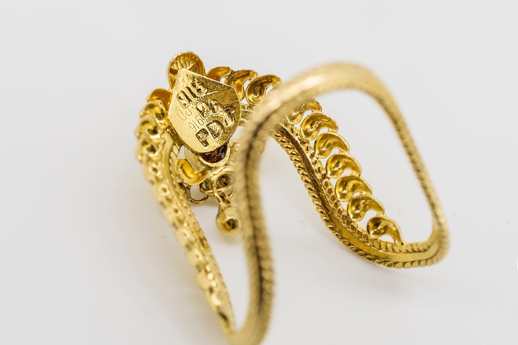 Buy quality 22kt 916 Yellow Gold Ladies Ring Indian Classic Design in  Ahmedabad