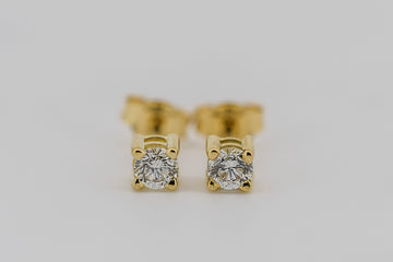18ct gold Sparkly round diamond stud earrings