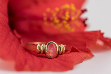 9ct solid yellow gold opal ring