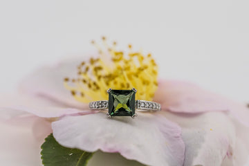 9ct solid white gold diamond and synthetic emerald ring