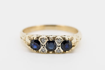 18CT GOLD SAPPHIRE AND DIAMOND ANTIQUE RING