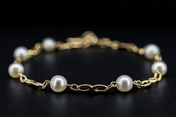 9CT GOLD FOB CHAIN BRACELET WITH SEVEN PEARLS