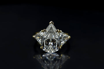 9ct solid gold and Cubic zirconia ring