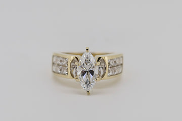 9ct solid gold and Cubic Zirconia ring