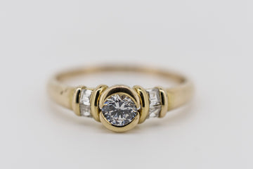 9CT GOLD CZ RING REF #101