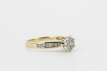 9CT GOLD A DIAMOND RING