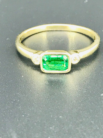 9ct gold ring with Byron Emerald and diamond