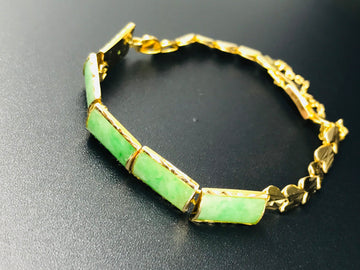 20ct gold and Jade bracelet