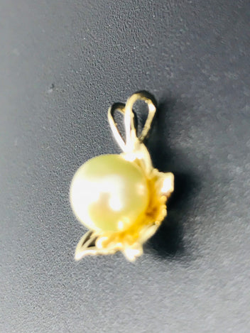 14ct gold pearl pendant