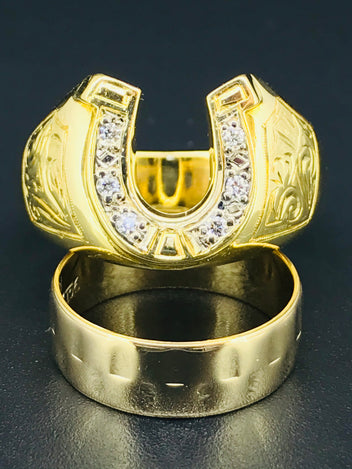 Custom 18ct gold diamond ring Horse shoe