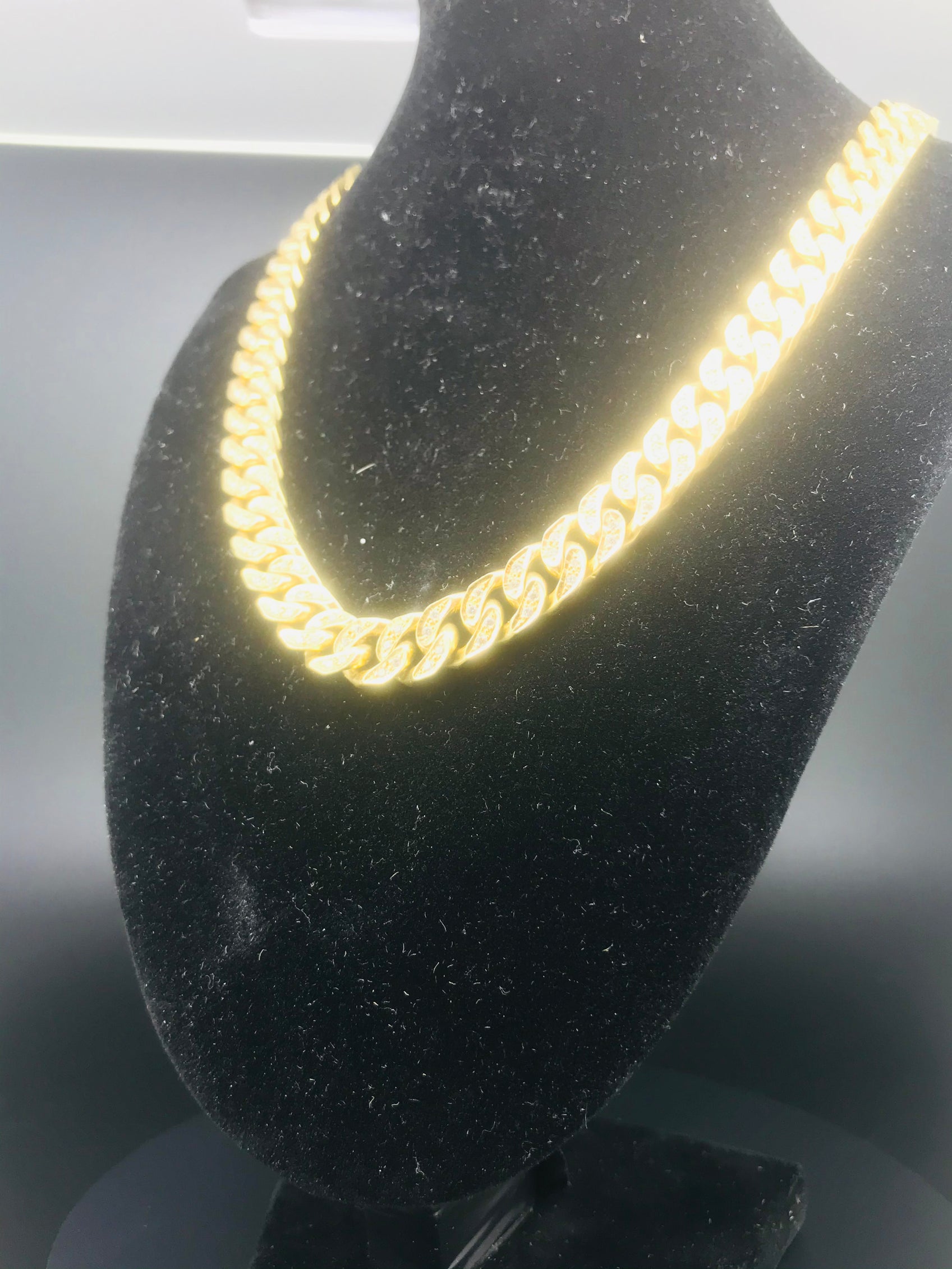 Buy Together Black Beads Gold Chain 18 KT yellow gold (5.26 gm).