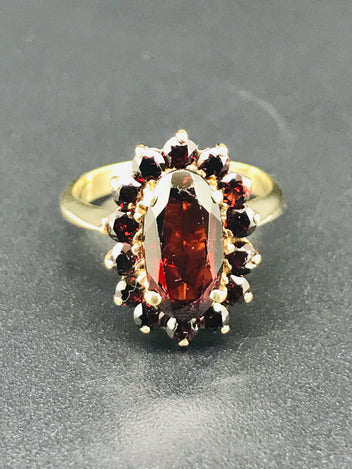 9ct gold Garnet ring