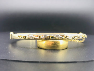 9ct gold Bangle