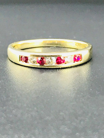 9ct gold ring Synthetic stones