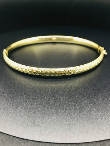 9ct gold bangle