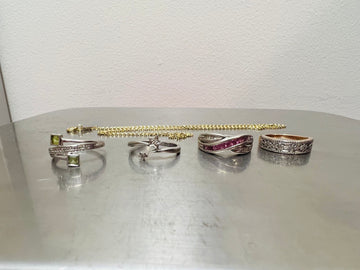 Bulk lot of solid 9ct gold rings and chain