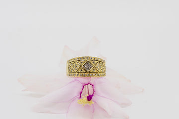 18CT GOLD AND DIAMOND RING