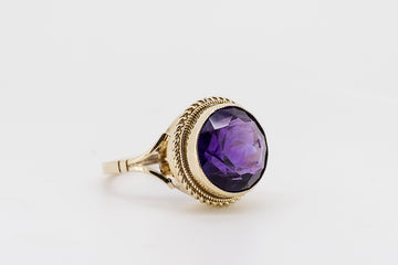 9CT GOLD AMETHYST COCKTAIL RING